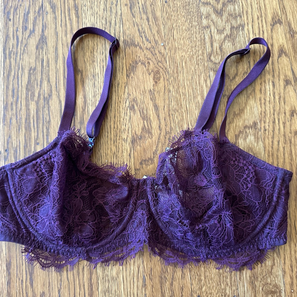 Victorias Secret Bra. Size 34 D. Maroon/Lace.